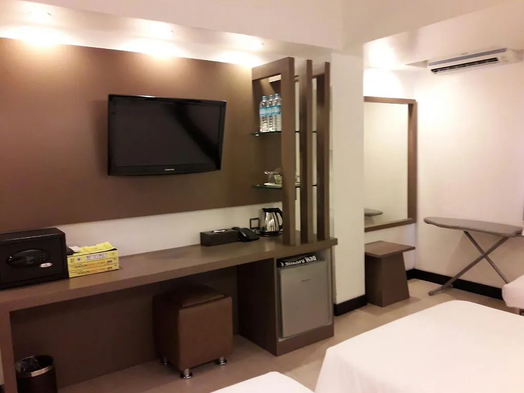 Clover City Center Plus Hotel Yangon Birmania