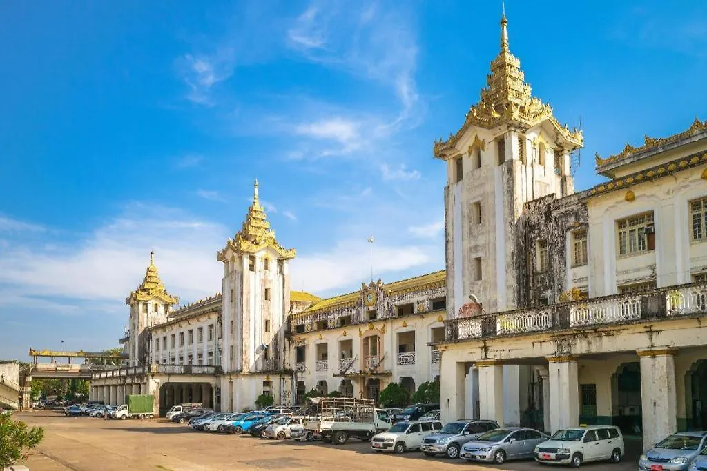 Clover City Center Plus Hotel Rangum